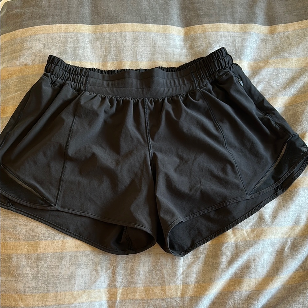 Lululemon hotty-hot low rise lined running shorts 4’ inseam